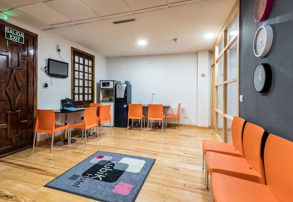 Kubik Hotel Caces Eksteriør bilde