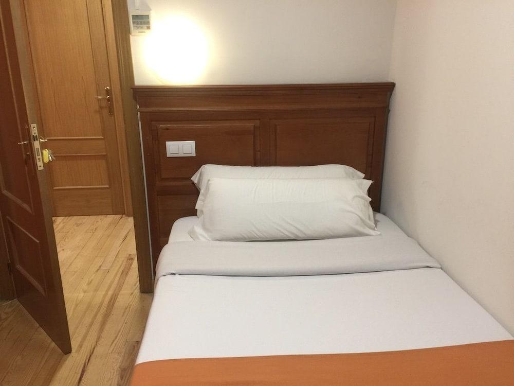 Kubik Hotel Caces Eksteriør bilde