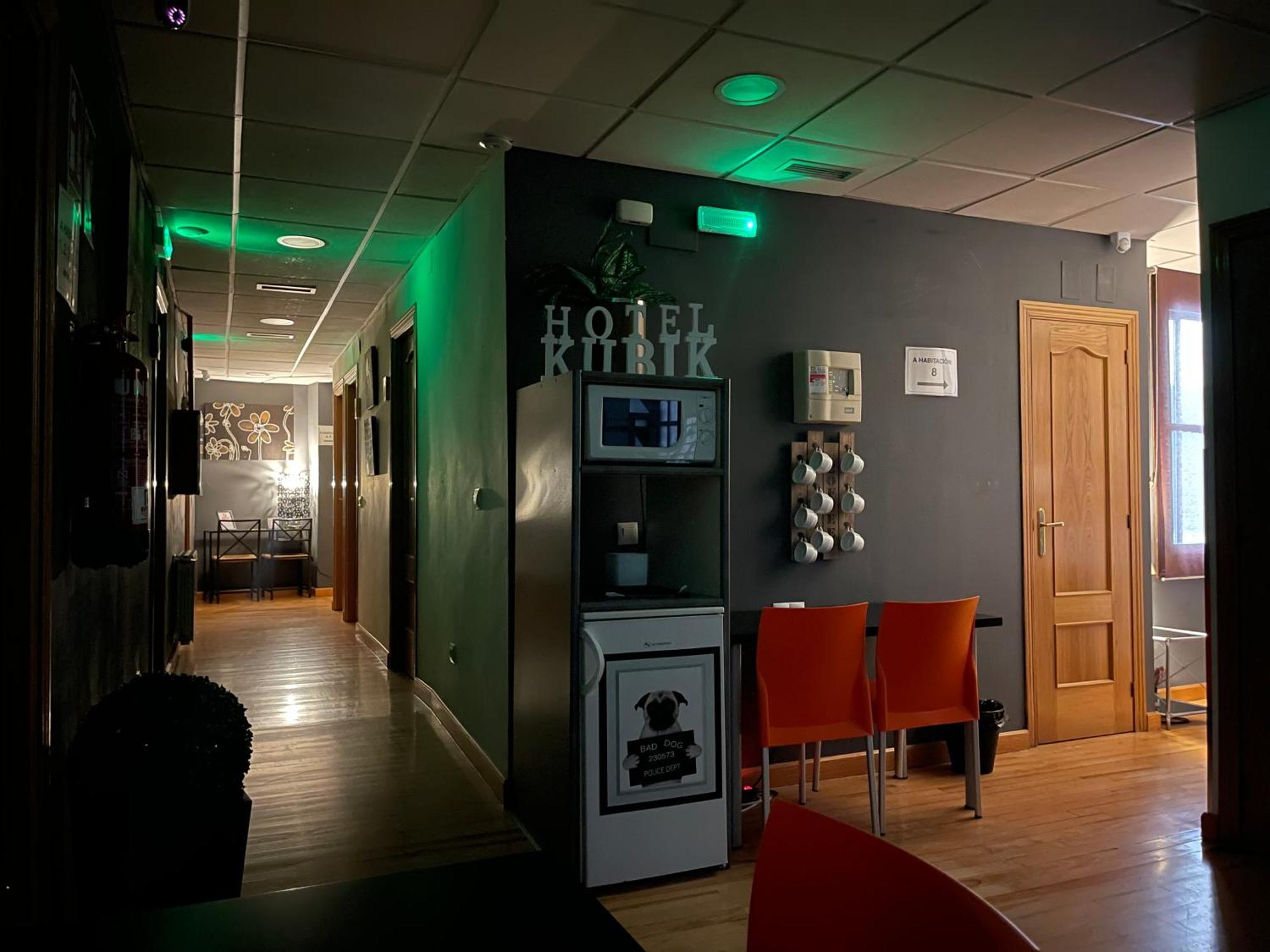 Kubik Hotel Caces Eksteriør bilde