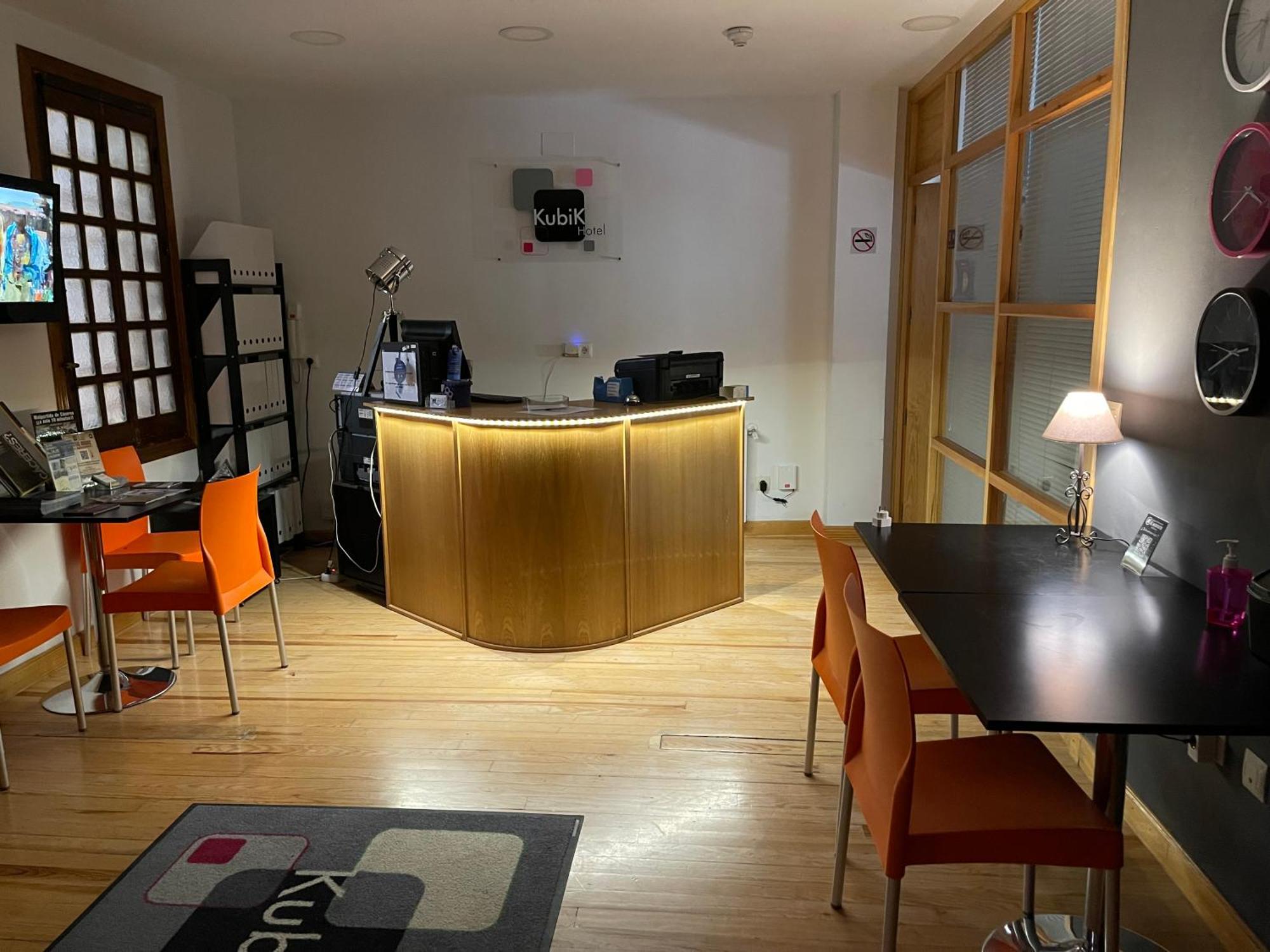Kubik Hotel Caces Eksteriør bilde